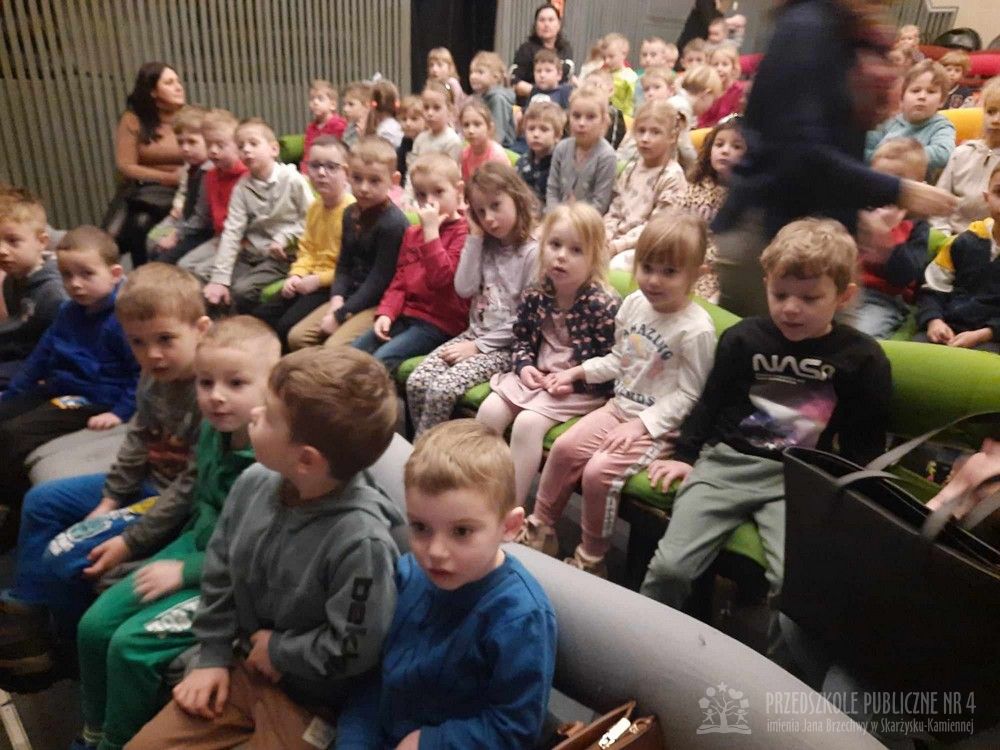 Wycieczka przedszkolaków do teatru 